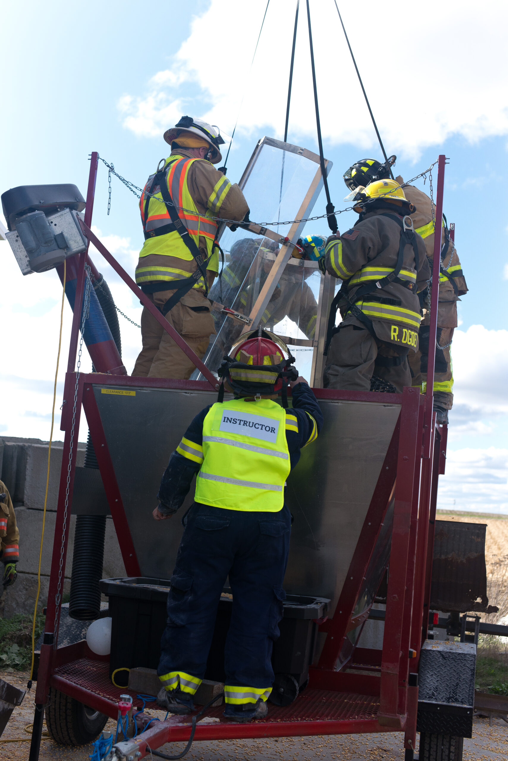 First responders undergo rope rescue training